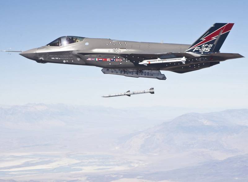 США намерены разработать УР SACM для истребителей 6-го поколения