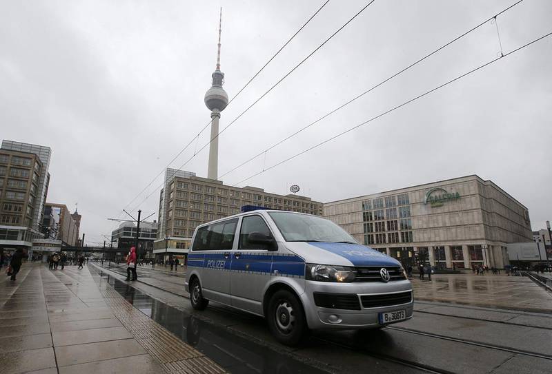 Германия подозревает напавшую на полицейского девочку в связях с ИГ