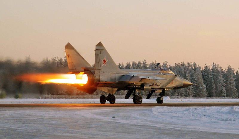 Летчики установили рекорд беспосадочного перелета на МиГ-31 Летчики установили рекорд беспосадочного перелета на МиГ-31