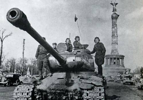 Танковые клещи: как на самом деле наша армия штурмовала Берлин
