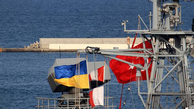 Груда металлолома и два фрегата: Турция сколотила флот для войны с Россией