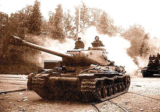 ИС-2 против «Королевских тигров»: с чем наша армия пришла к Берлину