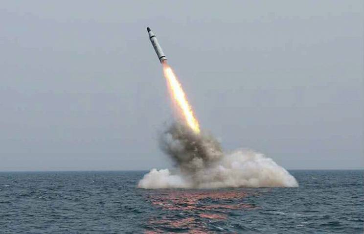 Северная Корея запустила баллистическую ракету с подлодки