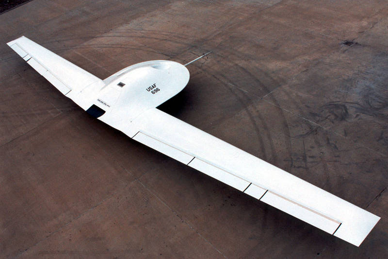 Беспилотный летательный аппарат разведчик RQ-3 «Dark Star»
