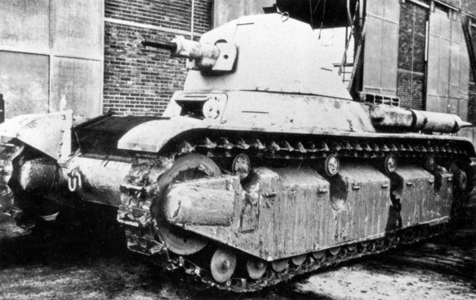 Танк на стыке классов. Опытный легкий танк AMX 38. Франция