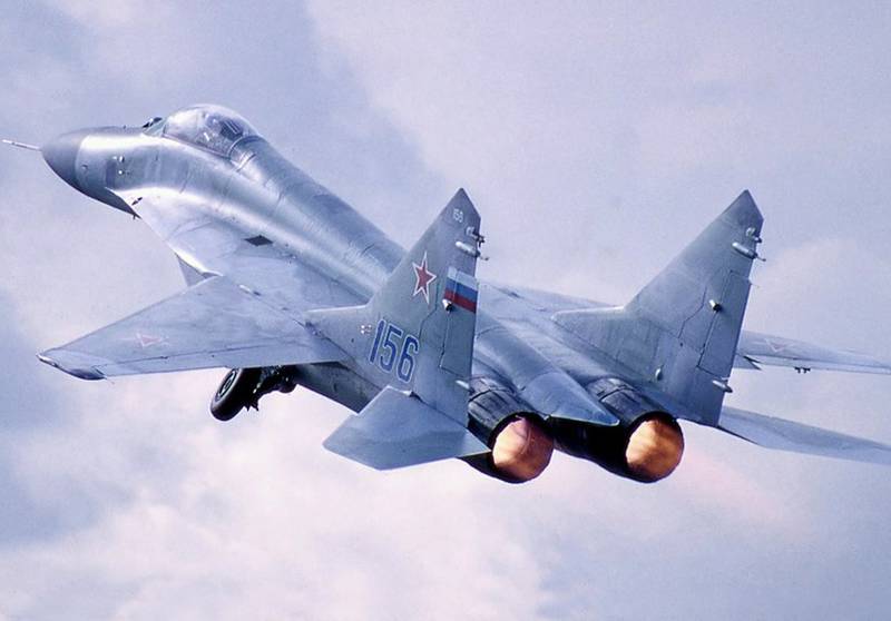 Истребители МиГ-29СМТ расстреляли колонну техники «противника»