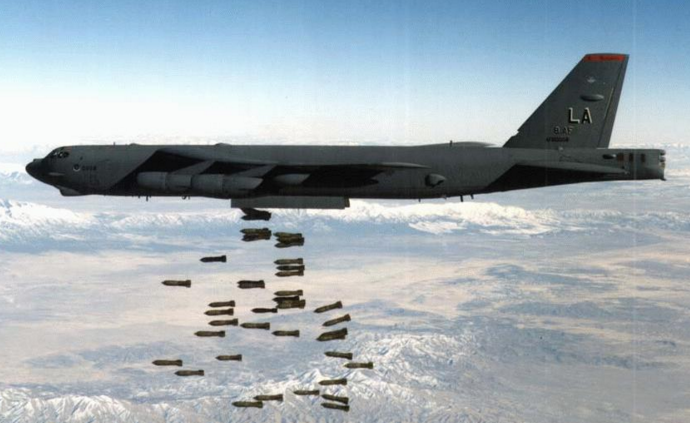 США впервые применили против ИГ стратегический бомбардировщик B-52
