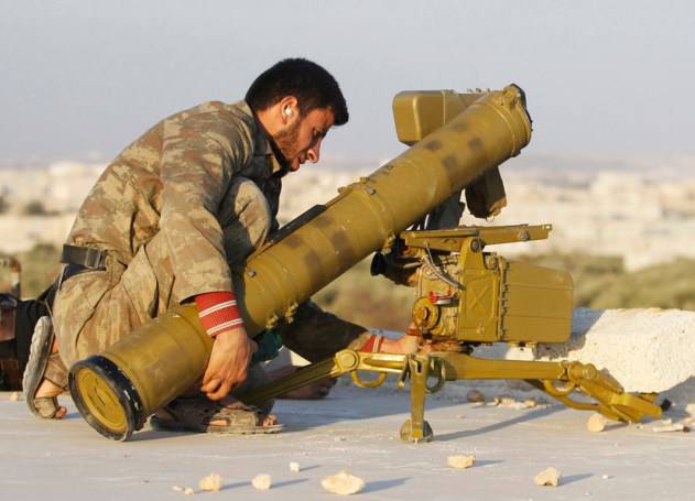 Боевики из ПТРК "Метис" уничтожают турецкие САУ