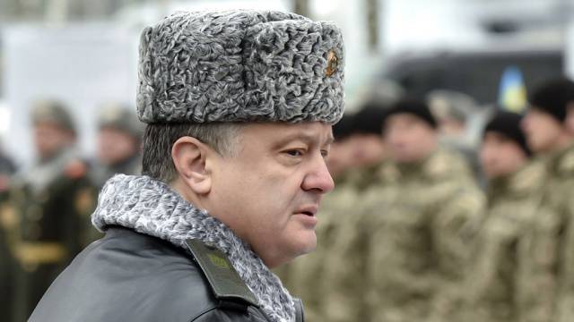 Порошенко разместил на Донбассе 69 тысяч военных