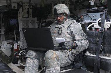 США начали "сбрасывать кибербомбы" на террористов ИГ