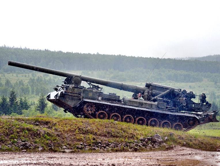 Артиллеристы ВВО впервые опробовали новые САУ 2С7М "Малка"
