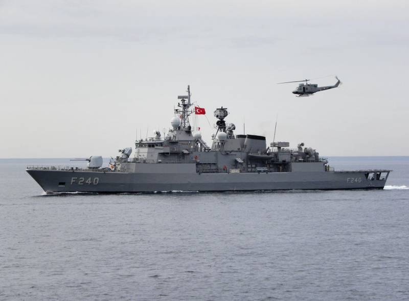 В Турции весеннее обострение: конвой российских кораблей