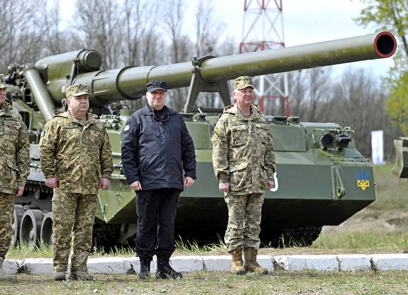 Украина показала новые и модернизированные ПТРК и САУ