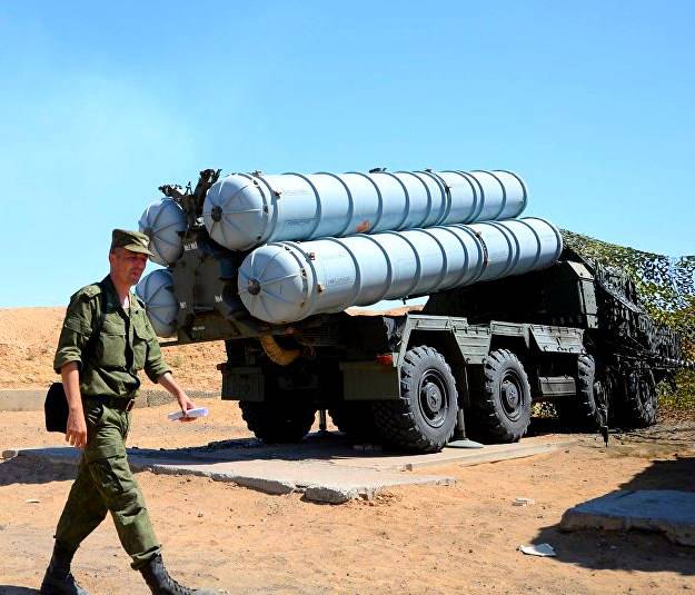России удается зарабатывать на поставках оружия и Азербайджану, и Армении