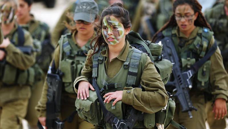 Юбка цвета хаки.  Обзор "женских" армий мира