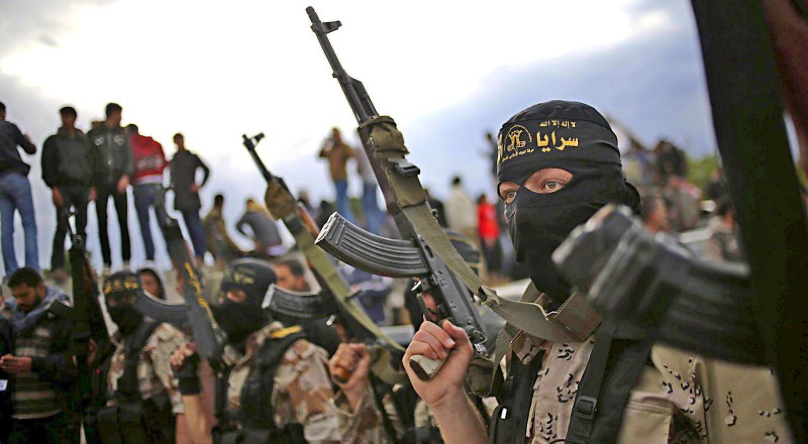 Пустыня завалена трупами ИГ: как САА уничтожает боевиков в Дейр эз-Зор