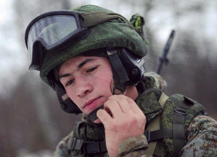Береги голову, солдат: сравнение бронешлемов России и США. Чья броня крепче?