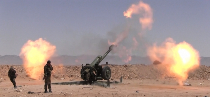 Как сирийская артиллерия громит ИГ под Пальмирой