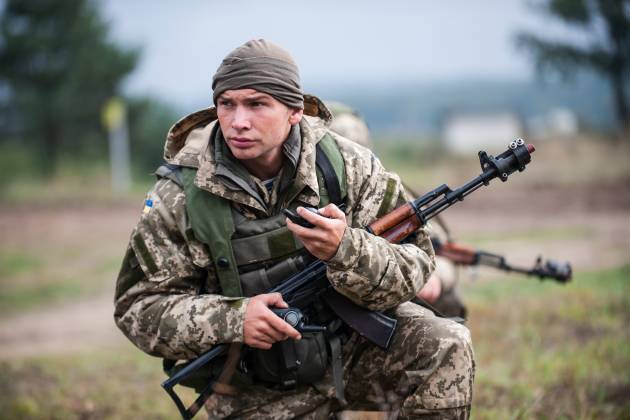 На аэродроме под Киевом украинские солдаты разобрали 10 боевых самолетов