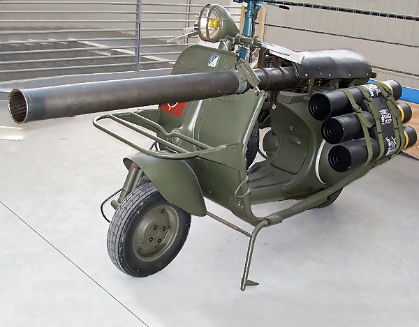 Мотороллер с безоткатным орудием «Vespa 150 TAP» ВДВ Франции