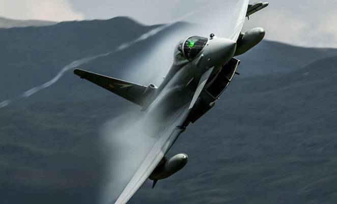 Битва Eurofighter Typhoon и Dassault Rafalle
