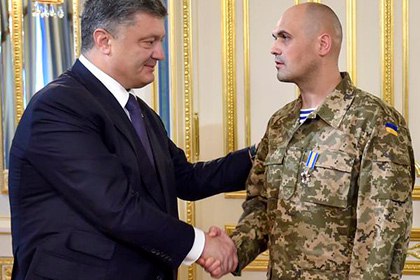 Украинский офицер, который в ДНР жевал погоны в плену, стал лицом армии
