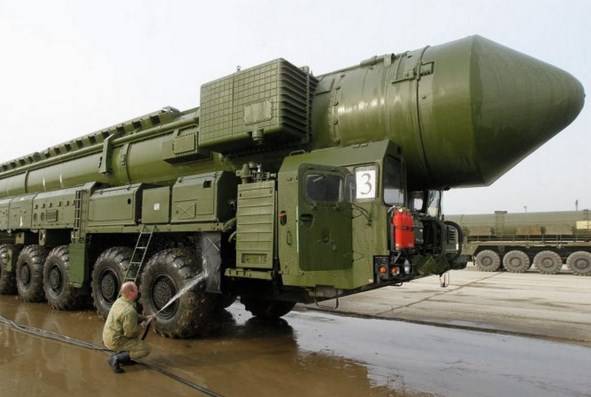 Ракетный комплекс "Ярс-М" примут на вооружение в РФ в 2017 году