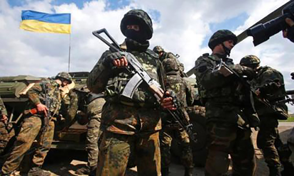 Толпа вооружённых дезертиров ВСУ идёт на Киев