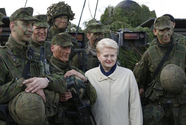 Литовская армия убивает своих солдат