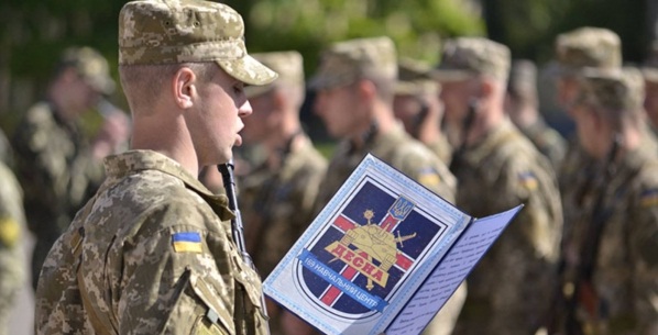 Дружба дружбой, а миномет врозь: почему США урезали военную помощь Украине