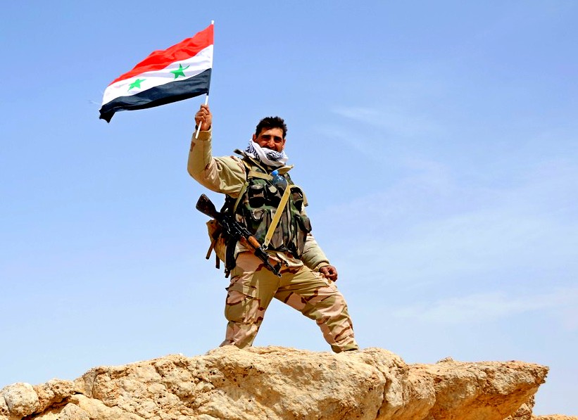 Флаг Сирии поднят над оплотом боевиков в Западной Гуте