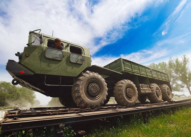 Войска технического обеспечения провели учения в Ленинградской области