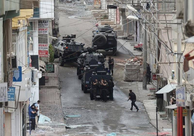 Турецкая армия обстреляла курдов боеприпасами с фосфором