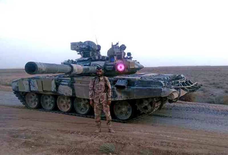 Российские танки Т-90 уничтожают ИГИЛ у Пальмиры