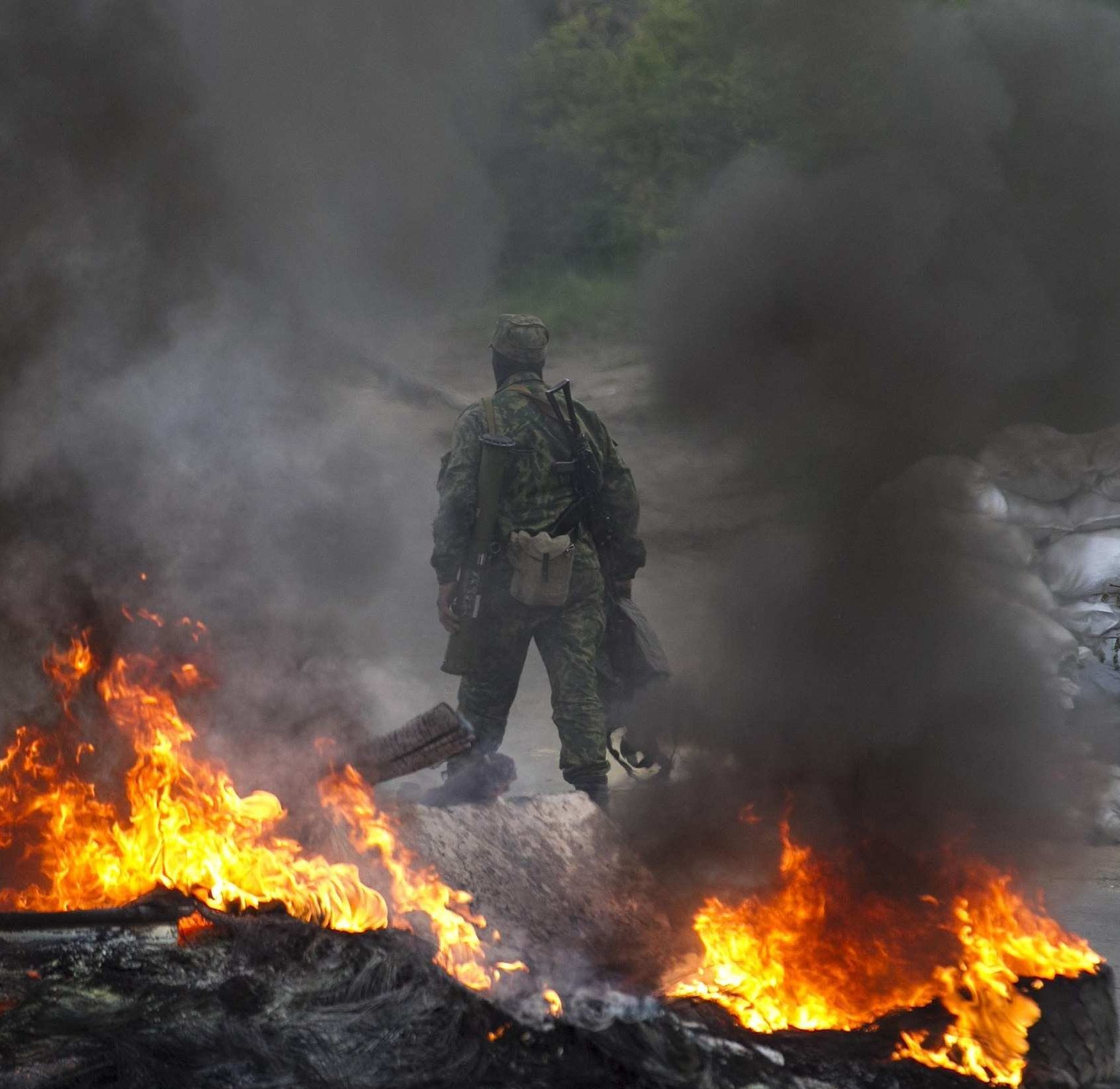 В зоне боевых действий в Донбассе обнаружили 700 тел