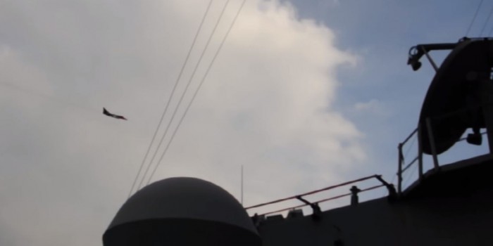 ВМС США опубликовали подборку маневров российских самолетов вблизи эсминца