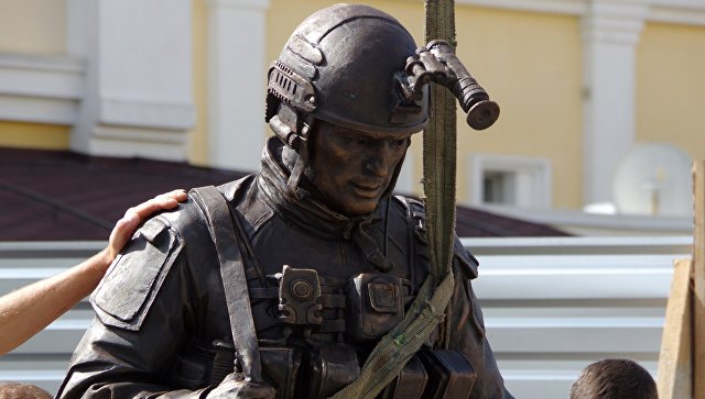 Памятник «Вежливым людям» установлен в Крыму