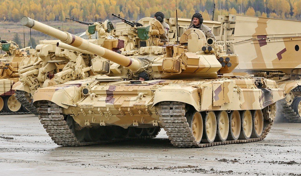 Защитная система «Штора-1» замечена на алжирских Т-90