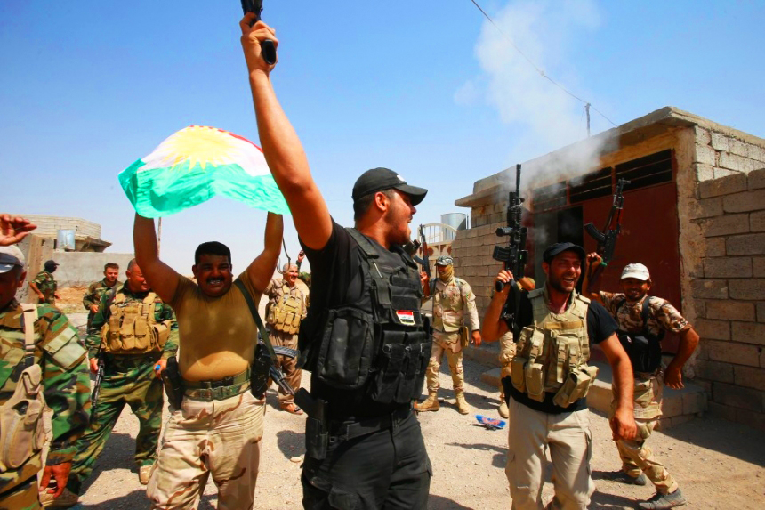 Курды разбомбили нефтяные пути ДАИШ между Сирией и Турцией