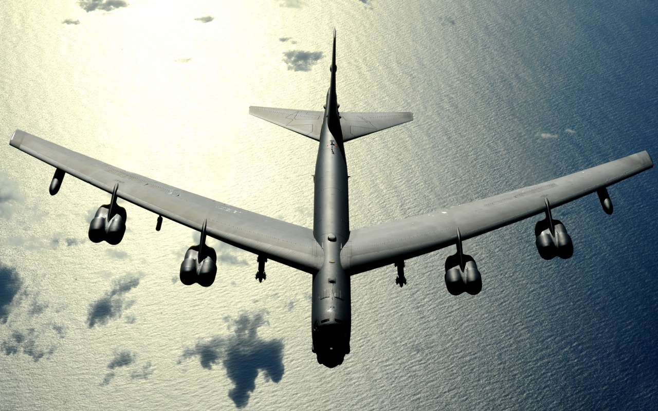 Стратегический абсурд: США сделали из B-52 пиар-оружие