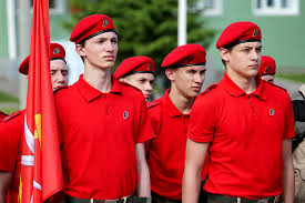 Десятки брянских школьников вступили в ряды юнармейцев