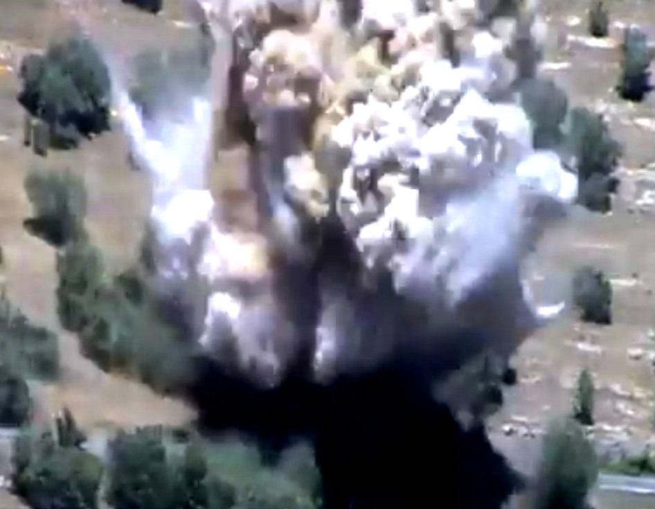 Кадры мощного взрыва: за секунду турецкий БТР стерли в порошок