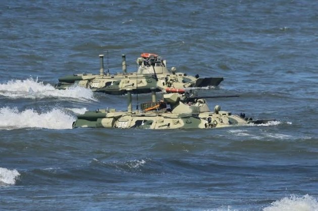 Российские боевые машины выйдут на воду для проведения маневров
