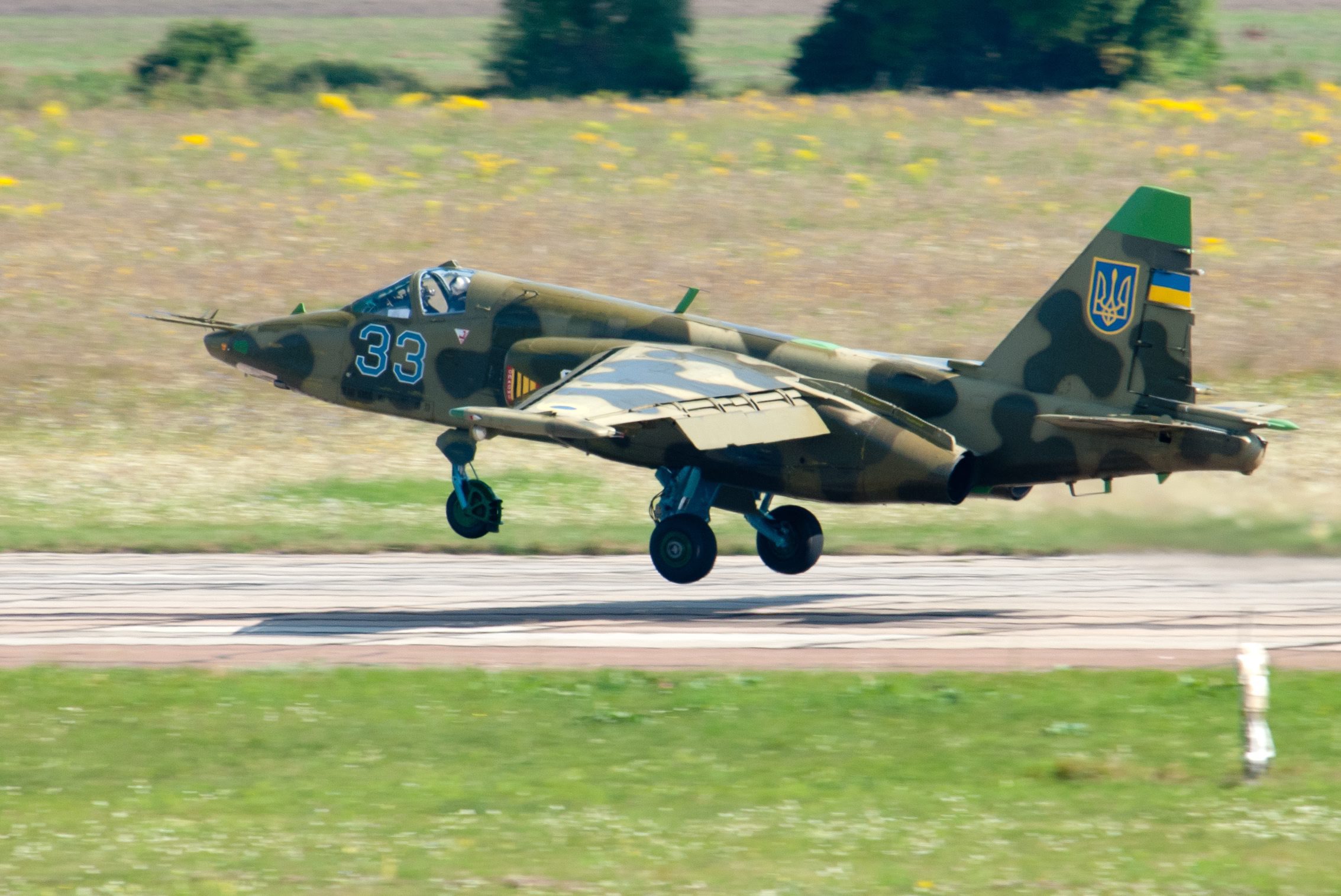 Су-25 в Северодонецке: Украина готовится к авиаударам по Донбассу?