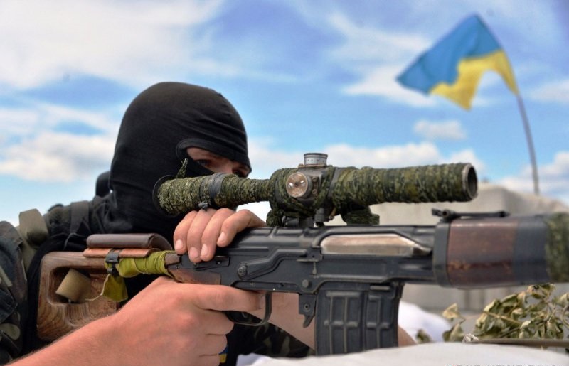 «Герои» и «злодеи»: как в Прибалтике относятся к участникам войны в Донбасс