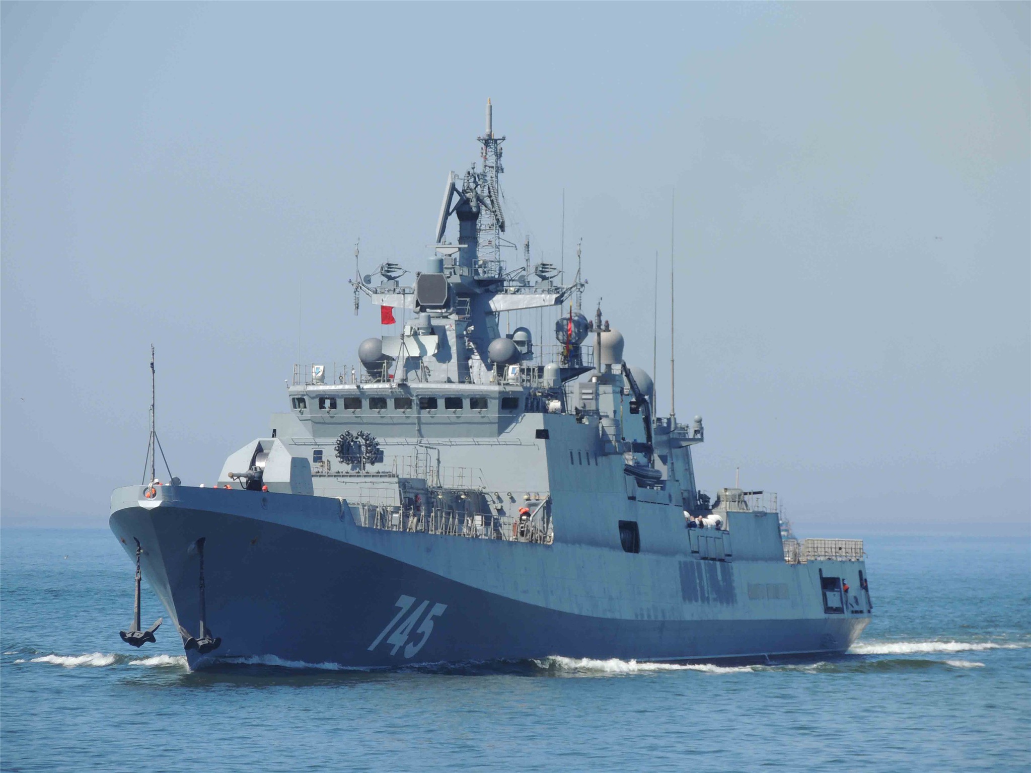 Корабли НАТО провожали фрегат «Адмирал Григорович» на службу в Севастополь