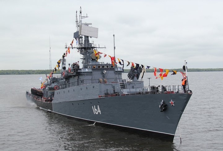 Корабли Северного флота ищут подлодку условного противника в Белом море