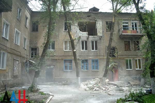 Три многоквартирных дома повреждены обстрелами ВСУ в Донецке