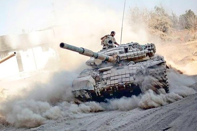 Сирийская Армия наступает на западе провинции Ракка после песчаной бури