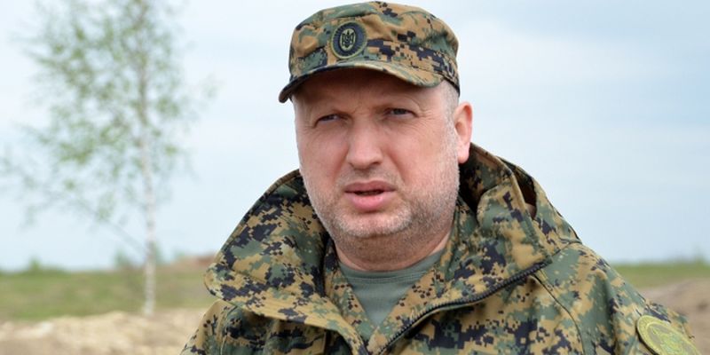 Турчинов заявил, что украинской армии скоро нечем будет воевать